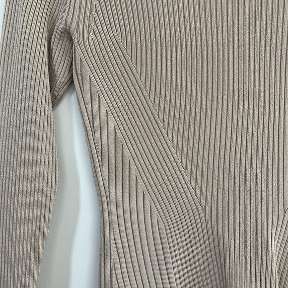 Banana Republic scoop back sweater - Picture 4 of 10